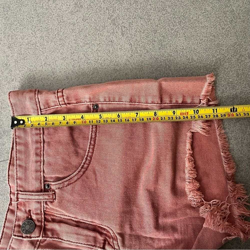 BDG Urban outfitters pink/faded red shorts w/ frayed hem waist 25” 100% cotton - Picture 8 of 9